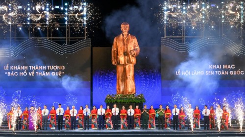 Trang trọng khai mạc Lễ hội Làng Sen năm 2025
