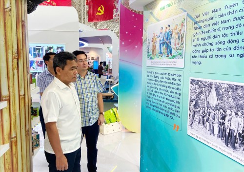 Đến một nơi tìm hiểu về 54 dân tộc và 16 tôn giáo nhờ trải nghiệm công nghệ số