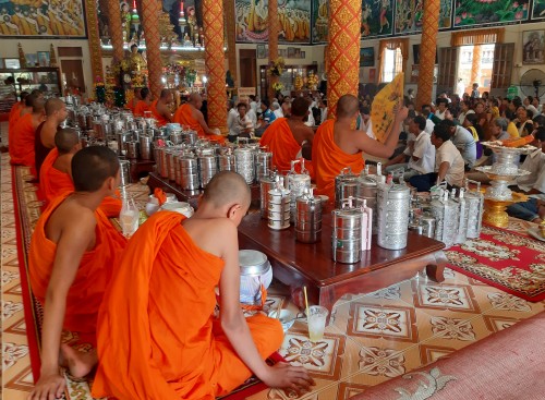 Đồng bào Khmer vui đón lễ “Sene Đôn Ta” đầm ấm