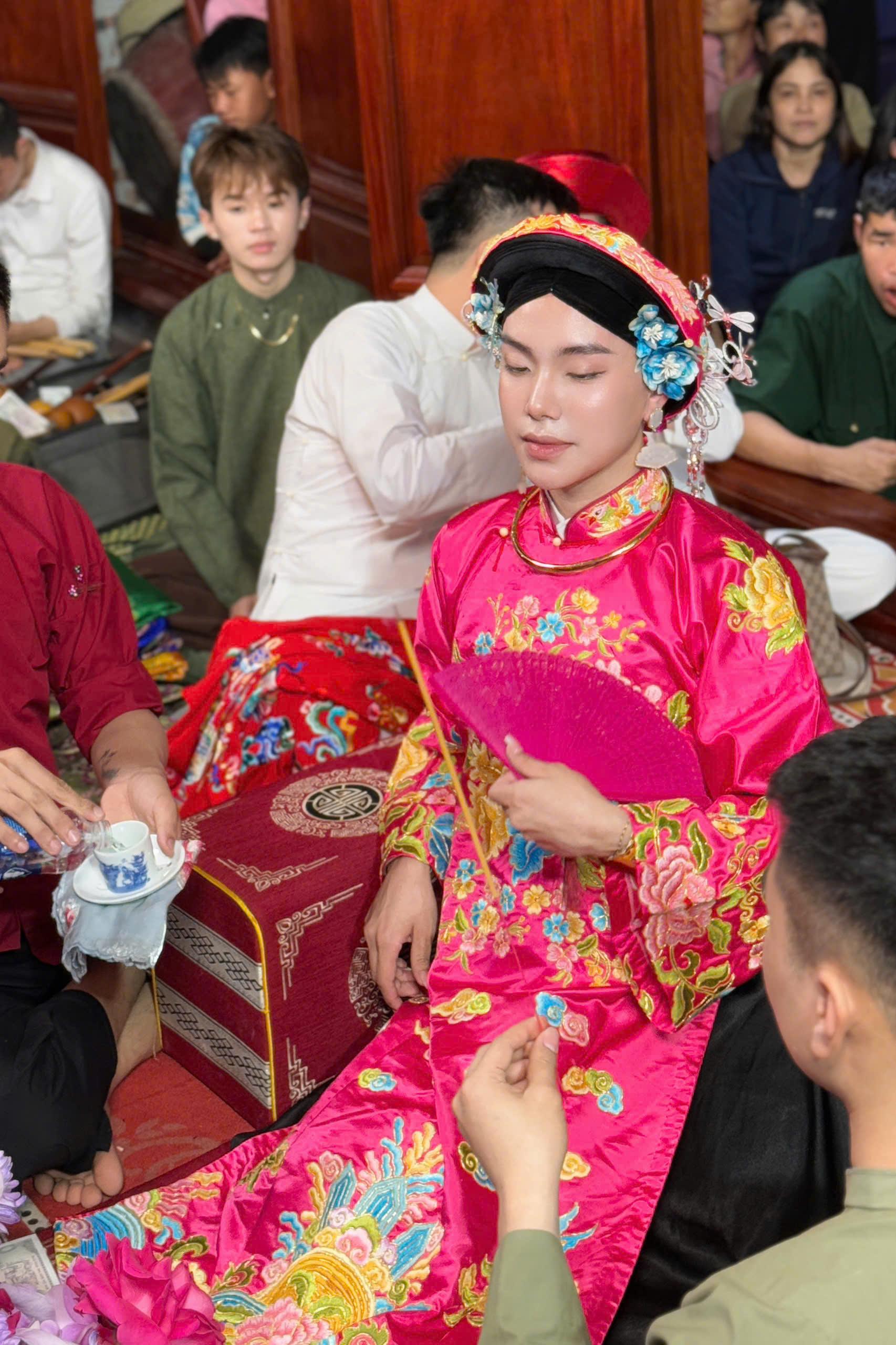 Tân Đồng Nguyễn Minh Quang loan giá hầu Cô Chín tại Phủ Suối.