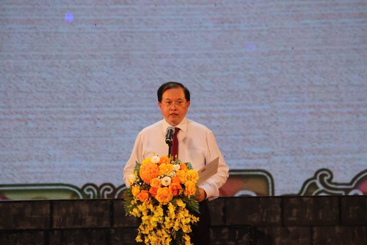 Đồng chí Tạ Quang Đông - Thứ trưởng Bộ Văn hóa, Thể thao và Du lịch, Trưởng Ban Chỉ đạo Liên hoan phát biểu khai mạc.