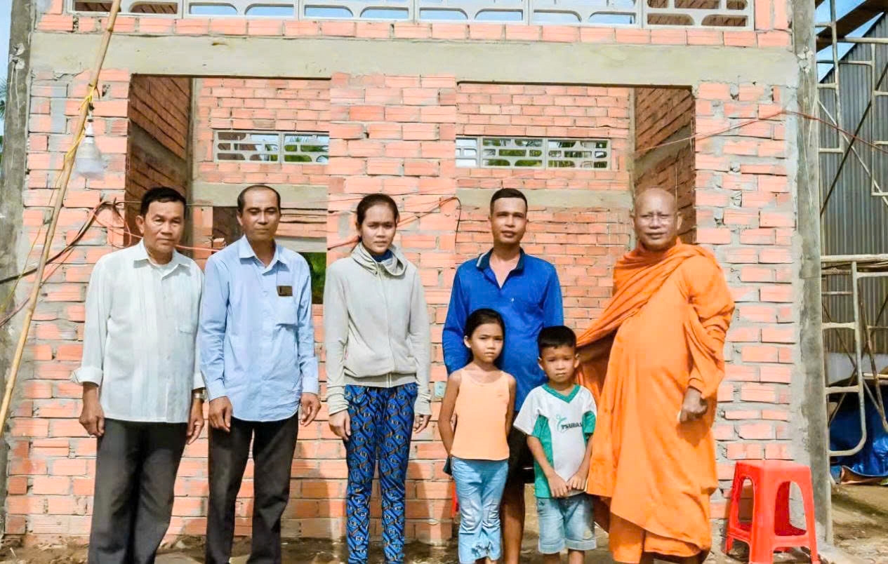 Hòa thượng Tăng Sa Vong tích cực tham gia các phong trào, vận động để xây nhà tình thương cho đồng bào có hoàn cảnh khó khăn